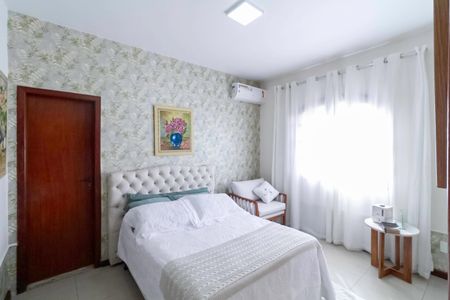 Casa à venda com 208m², 4 quartos e 2 vagasSuíte 