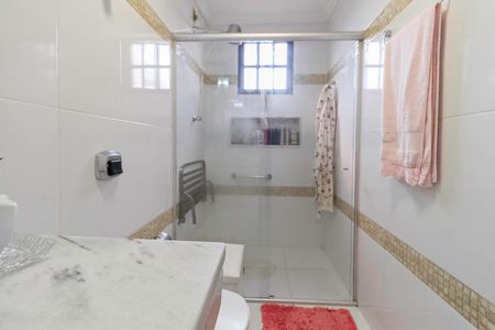 Casa à venda com 208m², 4 quartos e 2 vagasBanheiro da suíte 
