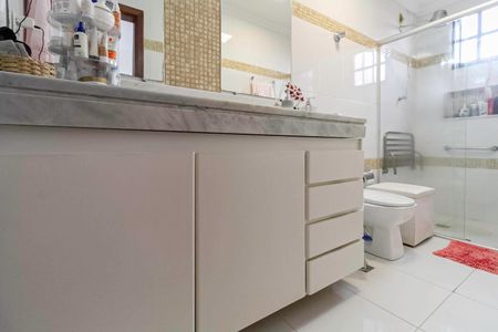 Casa à venda com 208m², 4 quartos e 2 vagasBanheiro da suíte 