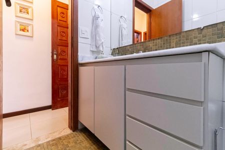 Casa à venda com 208m², 4 quartos e 2 vagasBanheiro social