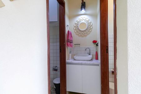 Casa à venda com 208m², 4 quartos e 2 vagasBanheiro da suíte 2