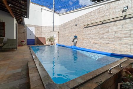 Casa à venda com 208m², 4 quartos e 2 vagasPiscina