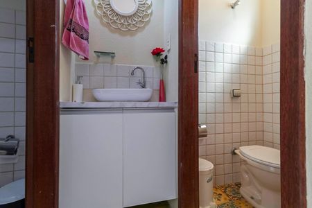 Casa à venda com 208m², 4 quartos e 2 vagasBanheiro da suíte 2