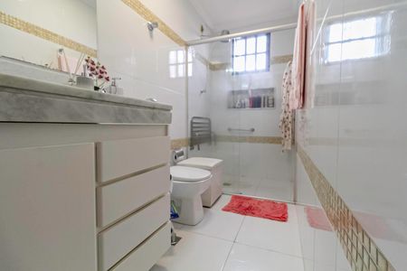 Casa à venda com 208m², 4 quartos e 2 vagasBanheiro da suíte 