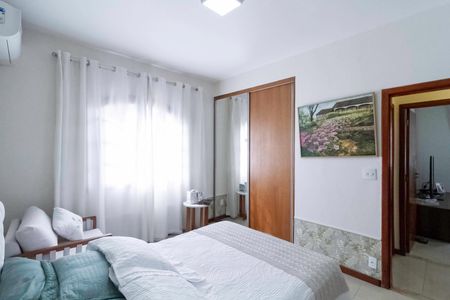 Casa à venda com 208m², 4 quartos e 2 vagasSuíte 