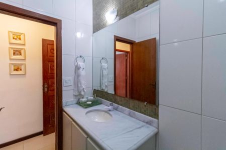 Casa à venda com 208m², 4 quartos e 2 vagasBanheiro social