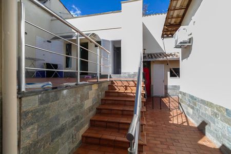 Casa à venda com 208m², 4 quartos e 2 vagasQuintal