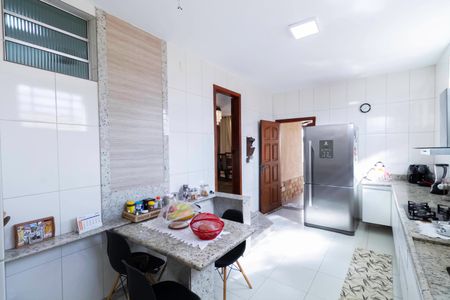 Casa à venda com 208m², 4 quartos e 2 vagasCozinha