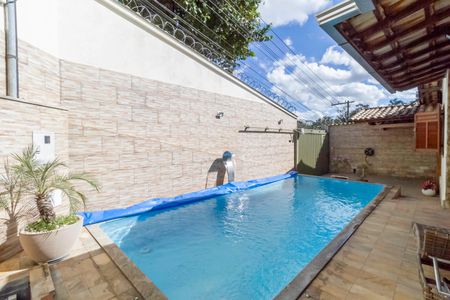 Casa à venda com 208m², 4 quartos e 2 vagasPiscina