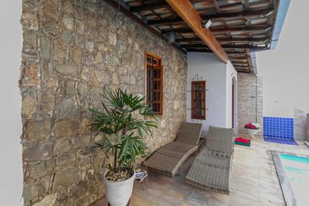 Casa à venda com 208m², 4 quartos e 2 vagasEntrada