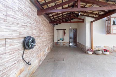 Casa à venda com 208m², 4 quartos e 2 vagasGaragem