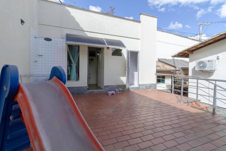 Casa à venda com 208m², 4 quartos e 2 vagasQuintal
