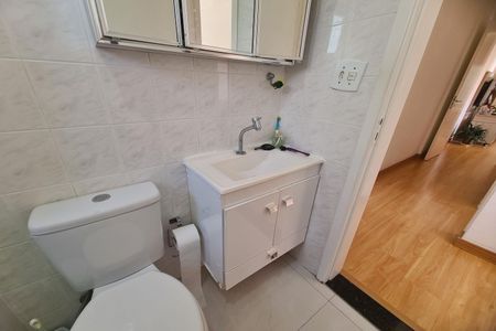 Apartamento à venda com 55m², 2 quartos e 1 vaga Apartamento à venda com 55m², 2 quartos e 1 vagaBanheiro