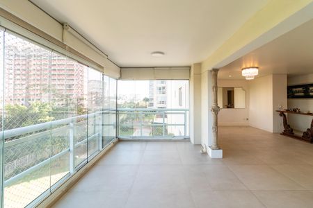 Apartamento à venda com 157m², 3 quartos e 2 vagasVaranda