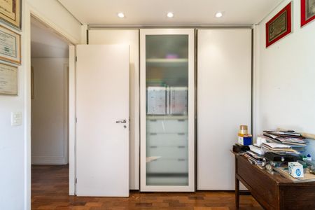 Apartamento à venda com 157m², 3 quartos e 2 vagasQuarto 3