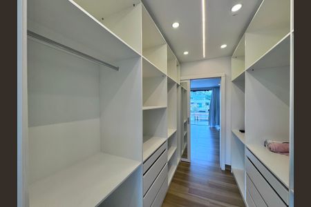 Casa de condomínio à venda com 600m², 4 quartos e 3 vagasSuíte 1