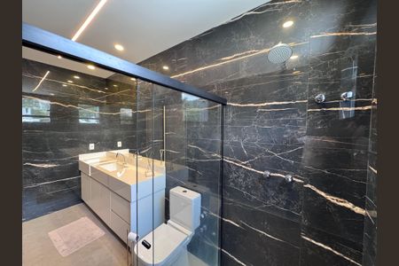 Casa de condomínio à venda com 600m², 4 quartos e 3 vagasBanheiro da Suíte 3