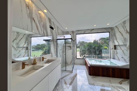 Casa de condomínio à venda com 600m², 4 quartos e 3 vagasBanheiro da Suíte 1