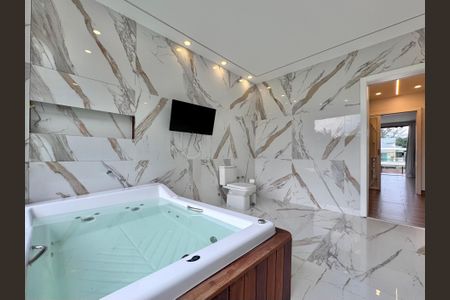 Casa de condomínio à venda com 600m², 4 quartos e 3 vagasBanheiro da Suíte 1