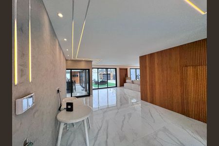 Casa de condomínio à venda com 600m², 4 quartos e 3 vagasSala