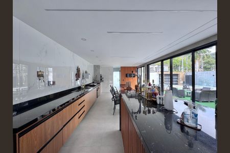 Casa de condomínio à venda com 600m², 4 quartos e 3 vagasÁrea comum