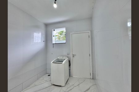 Casa de condomínio à venda com 600m², 4 quartos e 3 vagasÁrea de Serviço