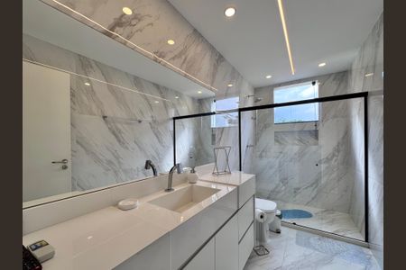 Casa de condomínio à venda com 600m², 4 quartos e 3 vagasBanheiro da Suíte 2