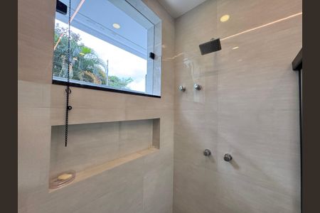 Casa de condomínio à venda com 600m², 4 quartos e 3 vagasBanheiro Social