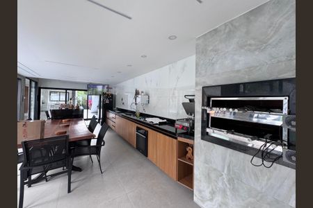 Casa de condomínio à venda com 600m², 4 quartos e 3 vagasÁrea comum