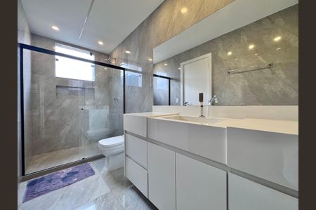 Casa de condomínio à venda com 600m², 4 quartos e 3 vagasBanheiro da Suíte 4