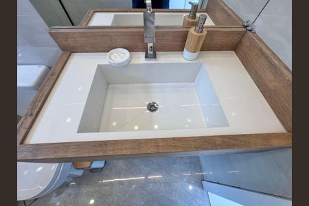 Casa de condomínio à venda com 600m², 4 quartos e 3 vagasBanheiro Social