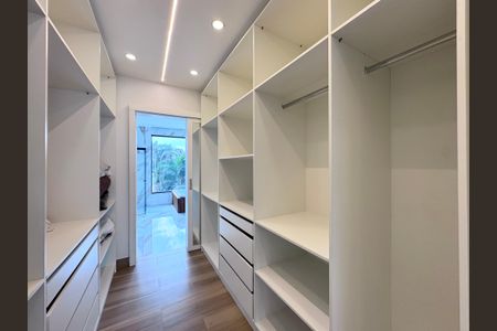 Casa de condomínio à venda com 600m², 4 quartos e 3 vagasSuíte 1