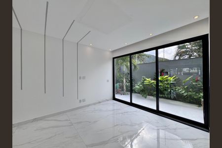 Casa de condomínio à venda com 600m², 4 quartos e 3 vagasSala