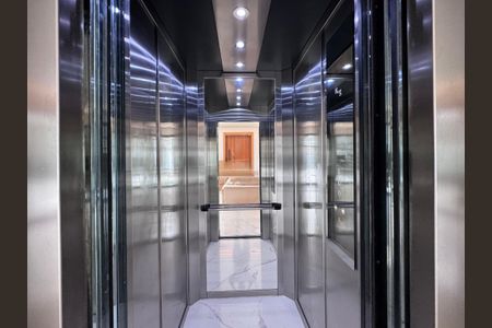 Casa de condomínio à venda com 600m², 4 quartos e 3 vagasSala