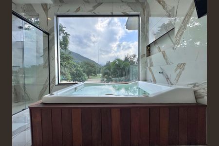 Casa de condomínio à venda com 600m², 4 quartos e 3 vagasBanheiro da Suíte 1