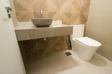 Casa de condomínio à venda com 216m², 3 quartos e 4 vagasLavabo