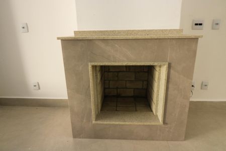 Casa de condomínio à venda com 216m², 3 quartos e 4 vagasDetalhe Sala - Lareira