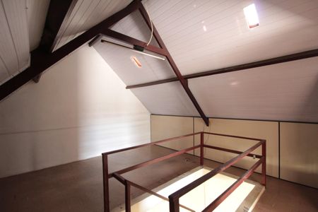 Casa para alugar com 103m², 2 quartos e 2 vagasSótão