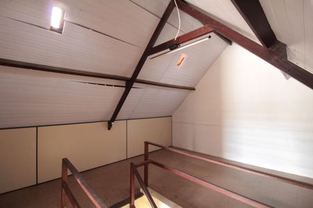 Casa para alugar com 103m², 2 quartos e 2 vagasSótão