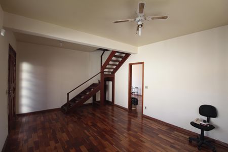 Casa para alugar com 103m², 2 quartos e 2 vagasSala