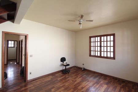 Casa para alugar com 103m², 2 quartos e 2 vagasSala