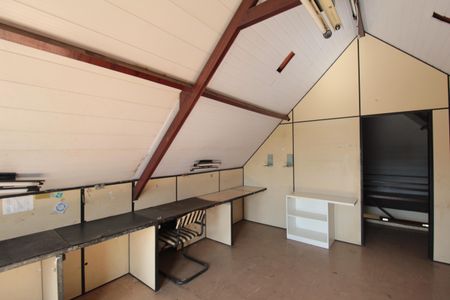 Casa para alugar com 103m², 2 quartos e 2 vagasSótão