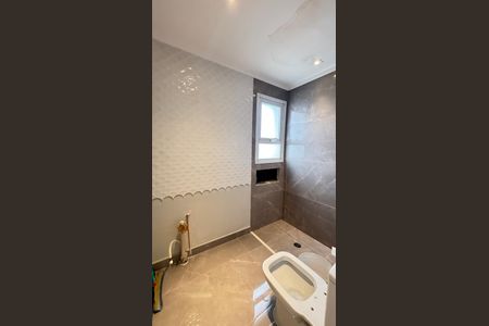 Apartamento à venda com 88m², 2 quartos e 3 vagas Apartamento à venda com 88m², 2 quartos e 3 vagasBanheiro da Suíte 1