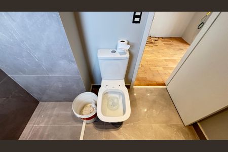 Apartamento à venda com 88m², 2 quartos e 3 vagas Apartamento à venda com 88m², 2 quartos e 3 vagasBanheiro da Suíte 1