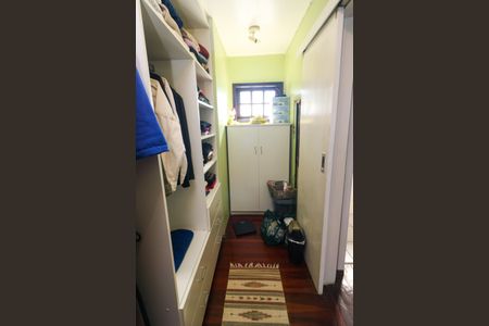 Casa à venda com 426m², 3 quartos e 4 vagasCloset da suíte