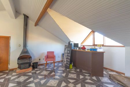 Casa à venda com 220m², 3 quartos e 5 vagasSótão