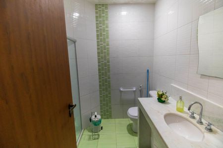 Casa de condomínio à venda com 400m², 5 quartos e 2 vagas Casa de condomínio à venda com 400m², 5 quartos e 2 vagasBanheiro da Suíte 2