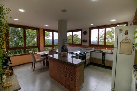 Casa de condomínio à venda com 400m², 5 quartos e 2 vagas Casa de condomínio à venda com 400m², 5 quartos e 2 vagasCozinha