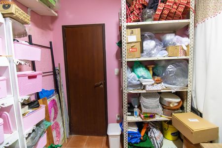 Casa de condomínio à venda com 400m², 5 quartos e 2 vagas Casa de condomínio à venda com 400m², 5 quartos e 2 vagasQuarto de Serviço