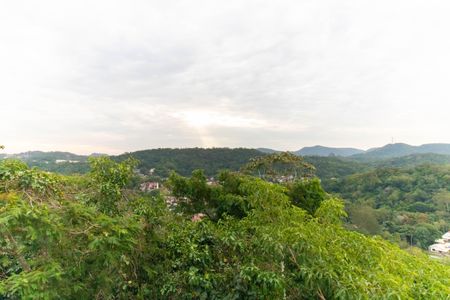 Casa de condomínio à venda com 400m², 5 quartos e 2 vagas Casa de condomínio à venda com 400m², 5 quartos e 2 vagasVista da Suíte